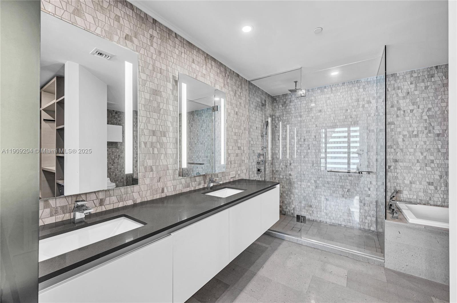 RISE CONDO - Residential