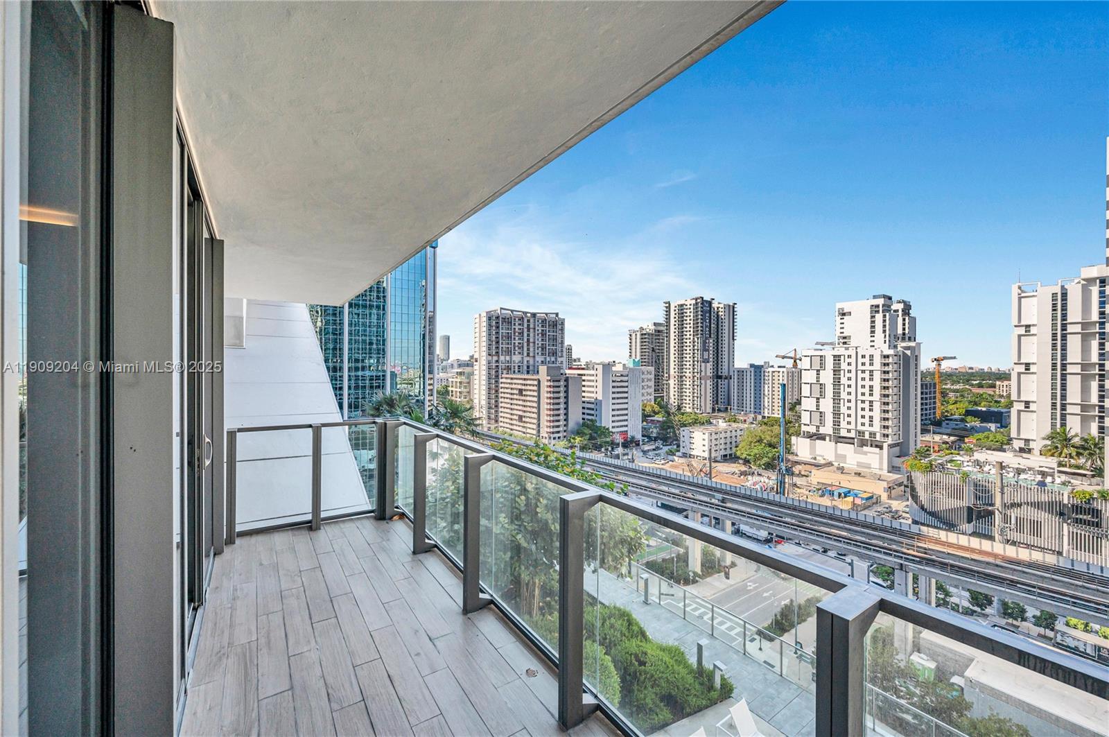 RISE CONDO - Residential