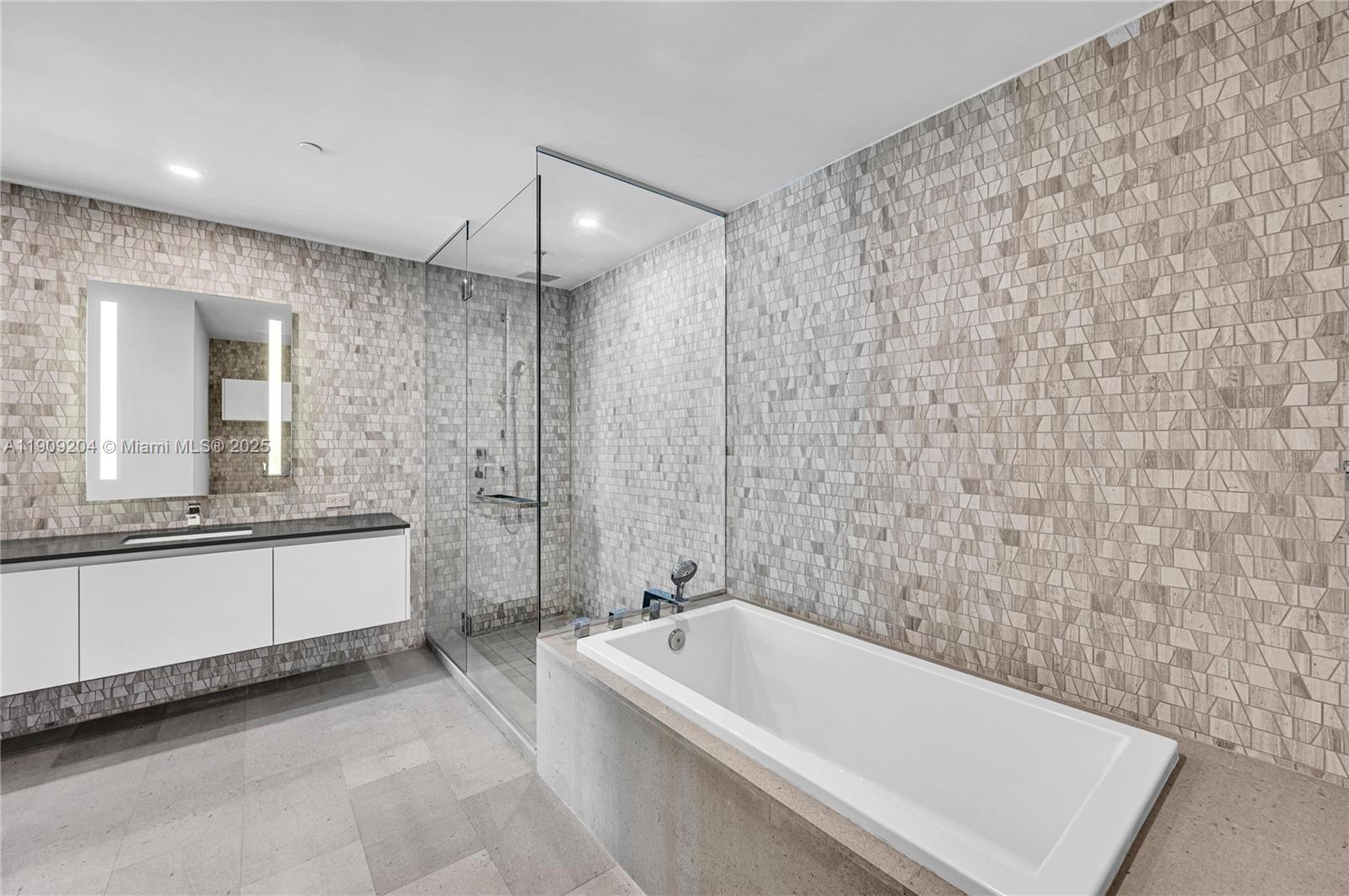 RISE CONDO - Residential