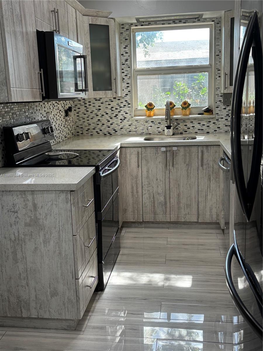 HOLLYWOOD HEIGHTS ESTATES - Residential