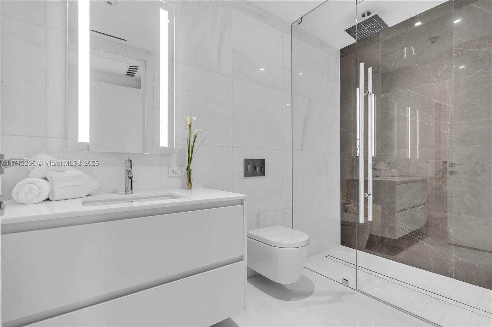 ASTON MARTIN CONDO - Residential