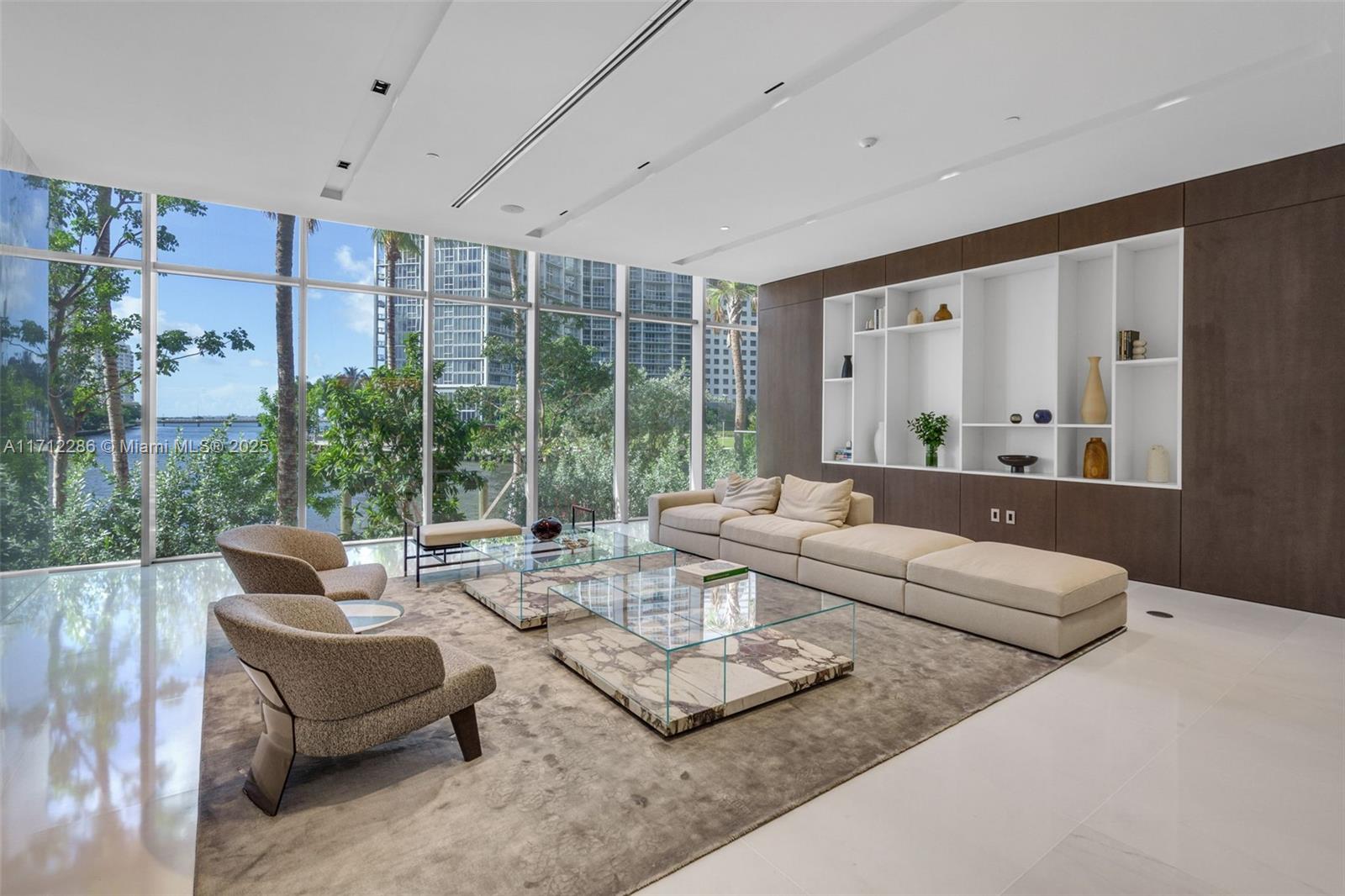 ASTON MARTIN CONDO - Residential