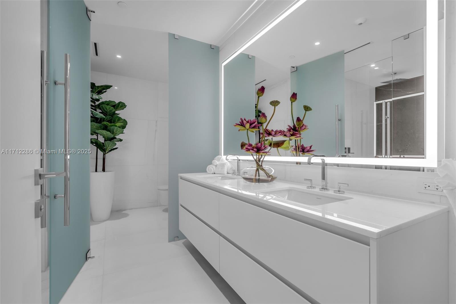 ASTON MARTIN CONDO - Residential