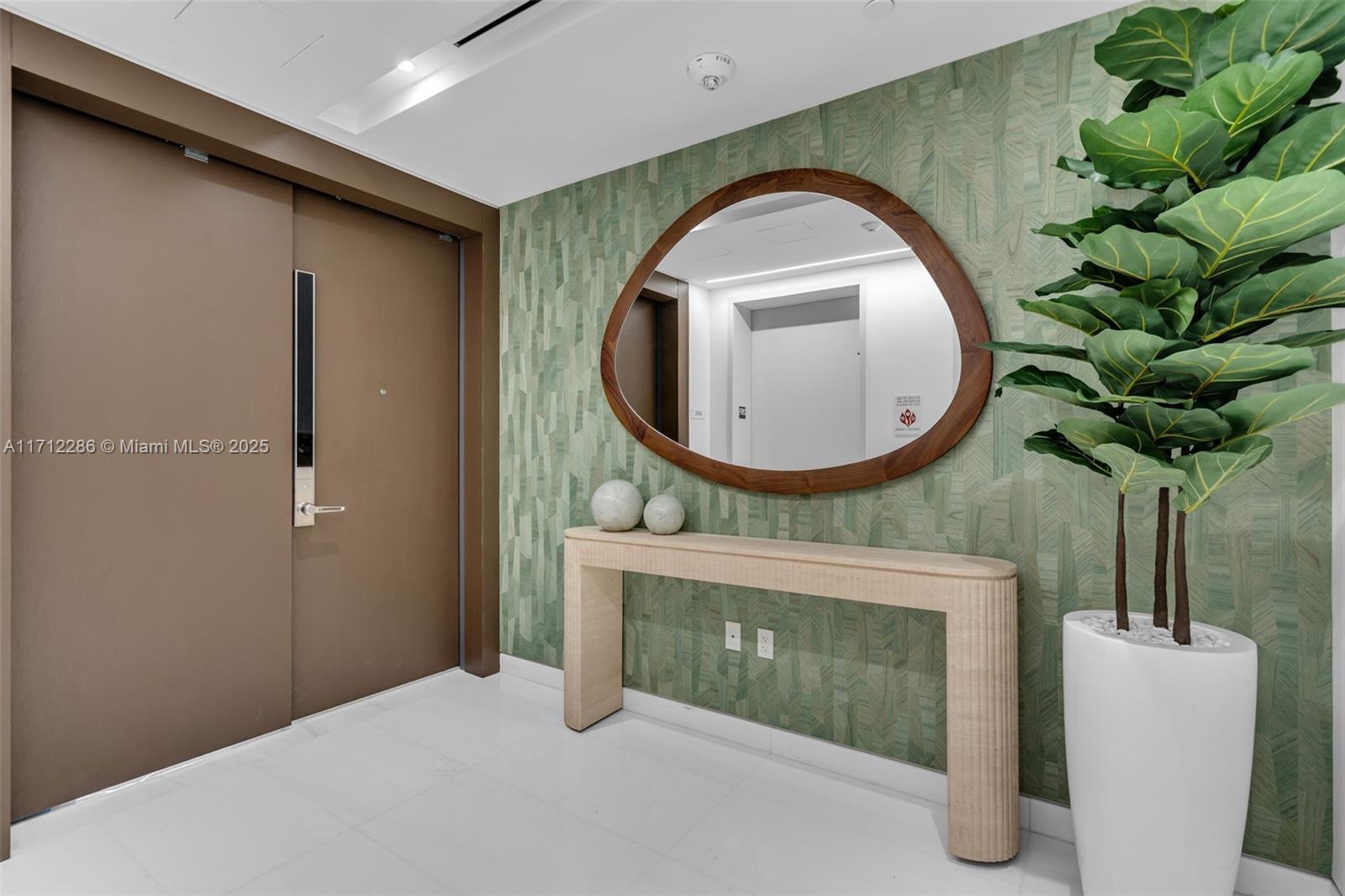ASTON MARTIN CONDO - Residential