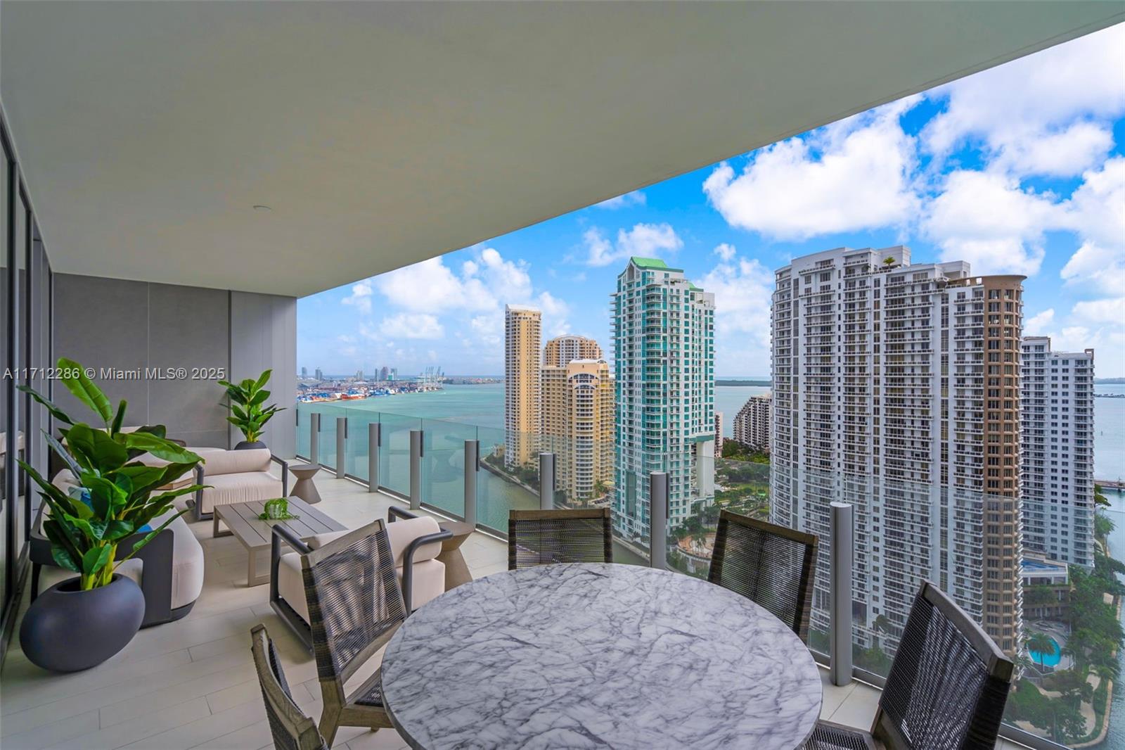 ASTON MARTIN CONDO - Residential