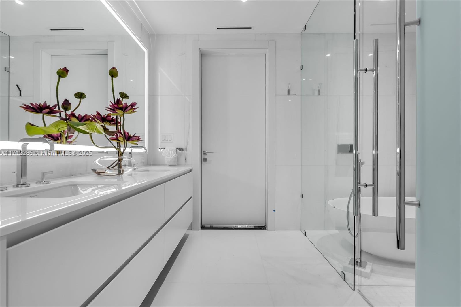 ASTON MARTIN CONDO - Residential