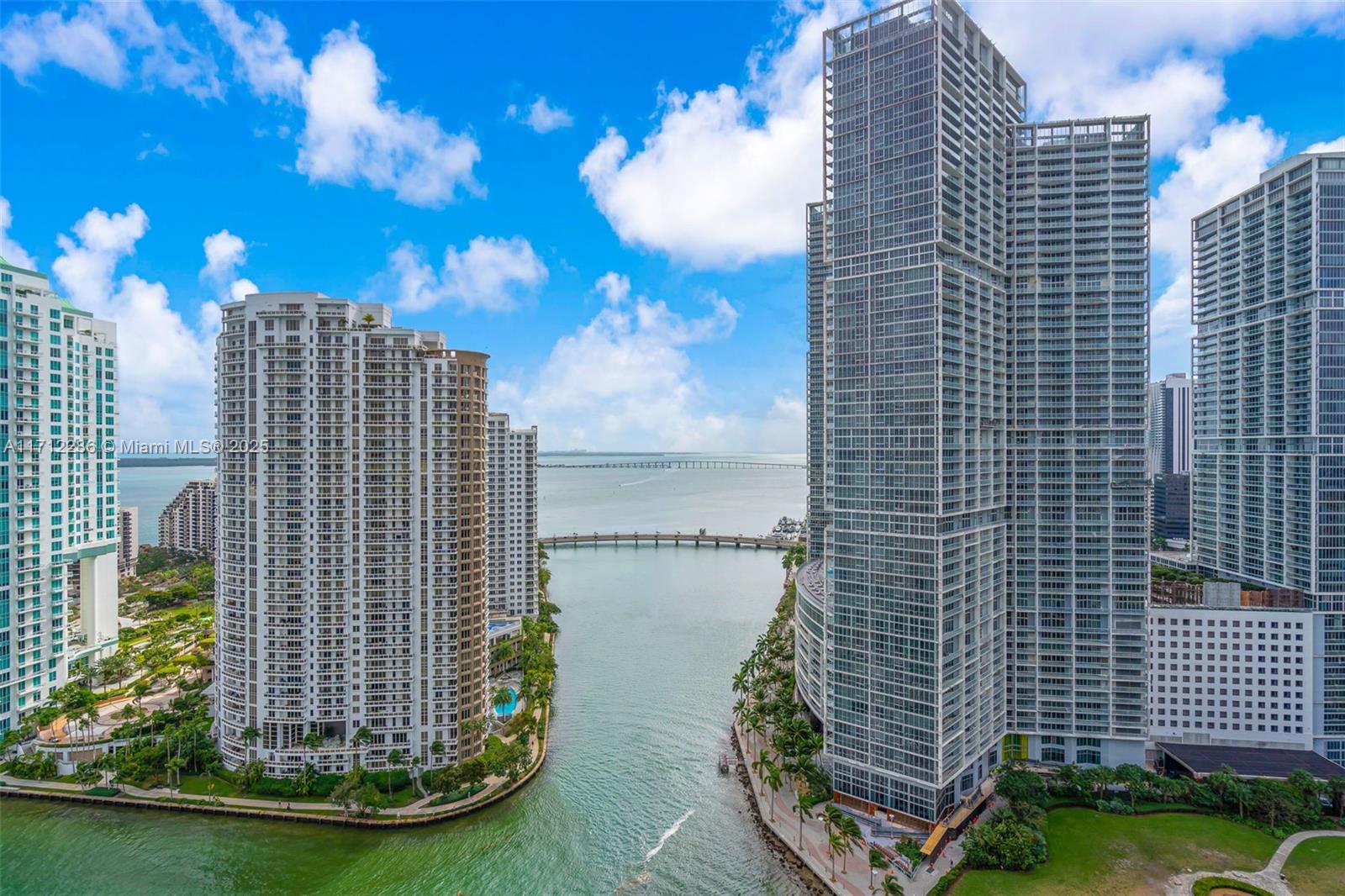 ASTON MARTIN CONDO - Residential