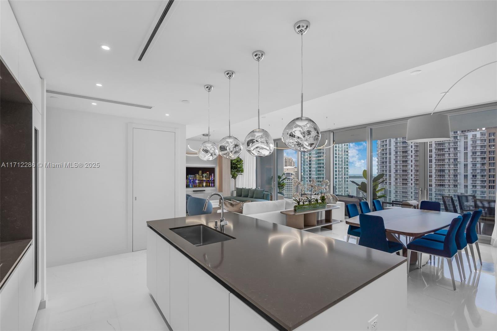ASTON MARTIN CONDO - Residential