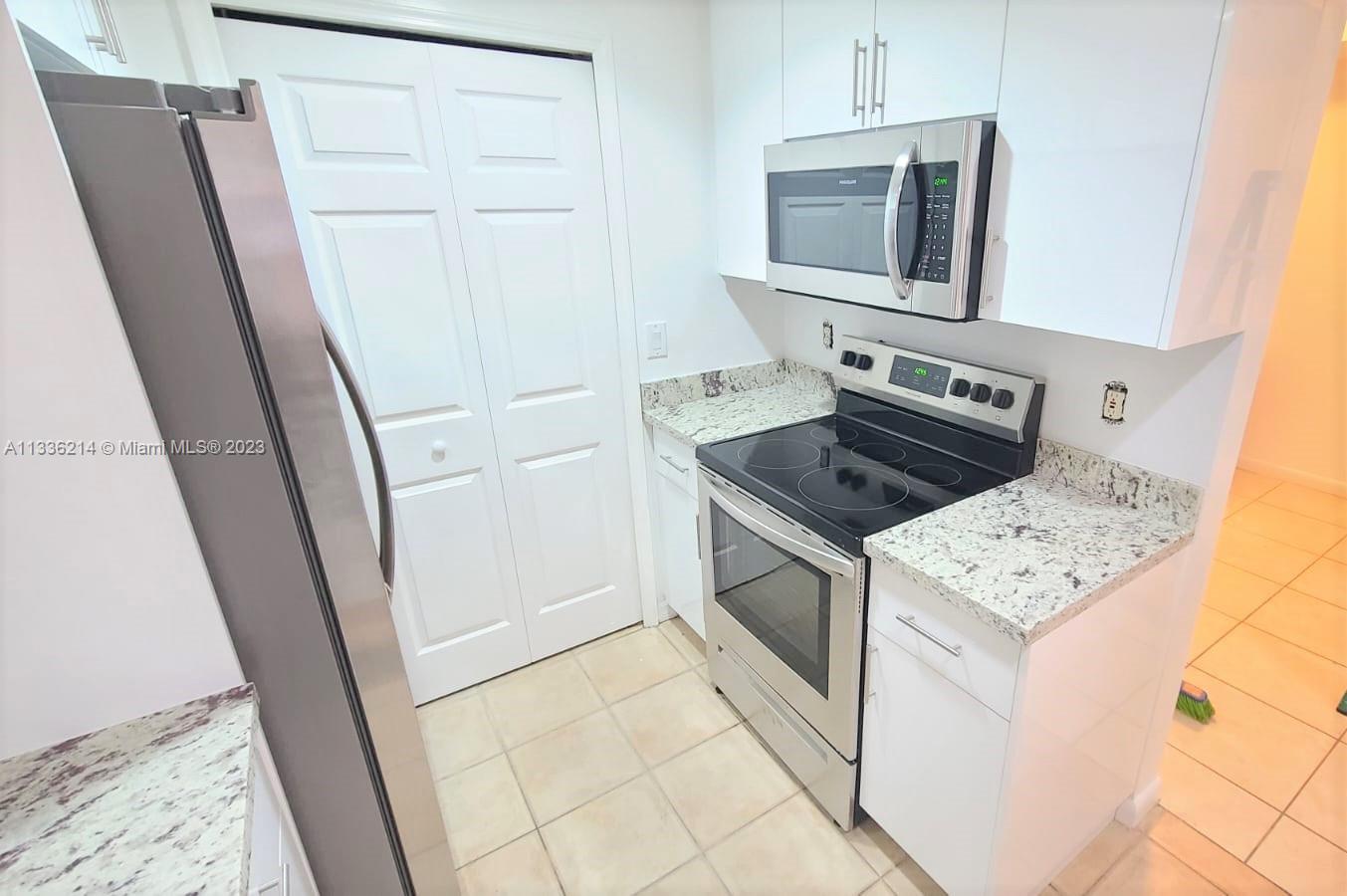 THE COURTS AT DORAL ISLES - Residential Lease