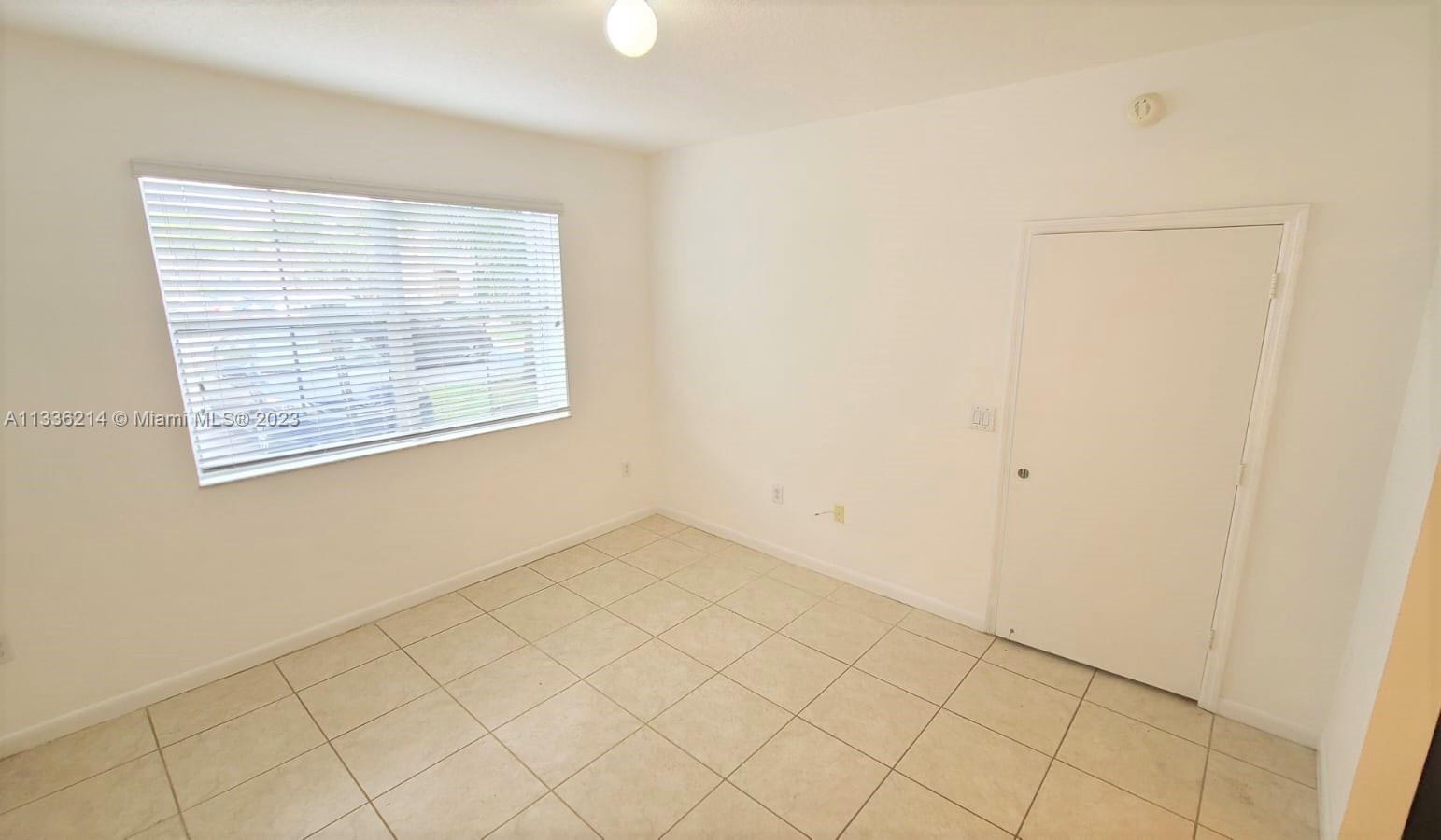 THE COURTS AT DORAL ISLES - Residential Lease