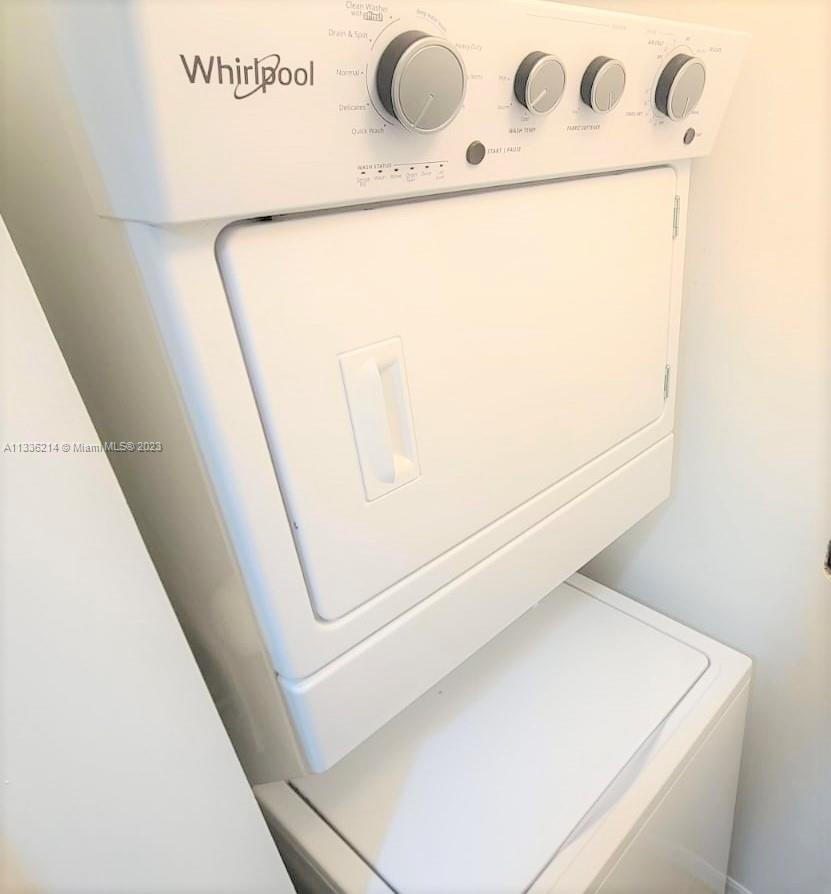 THE COURTS AT DORAL ISLES - Residential Lease