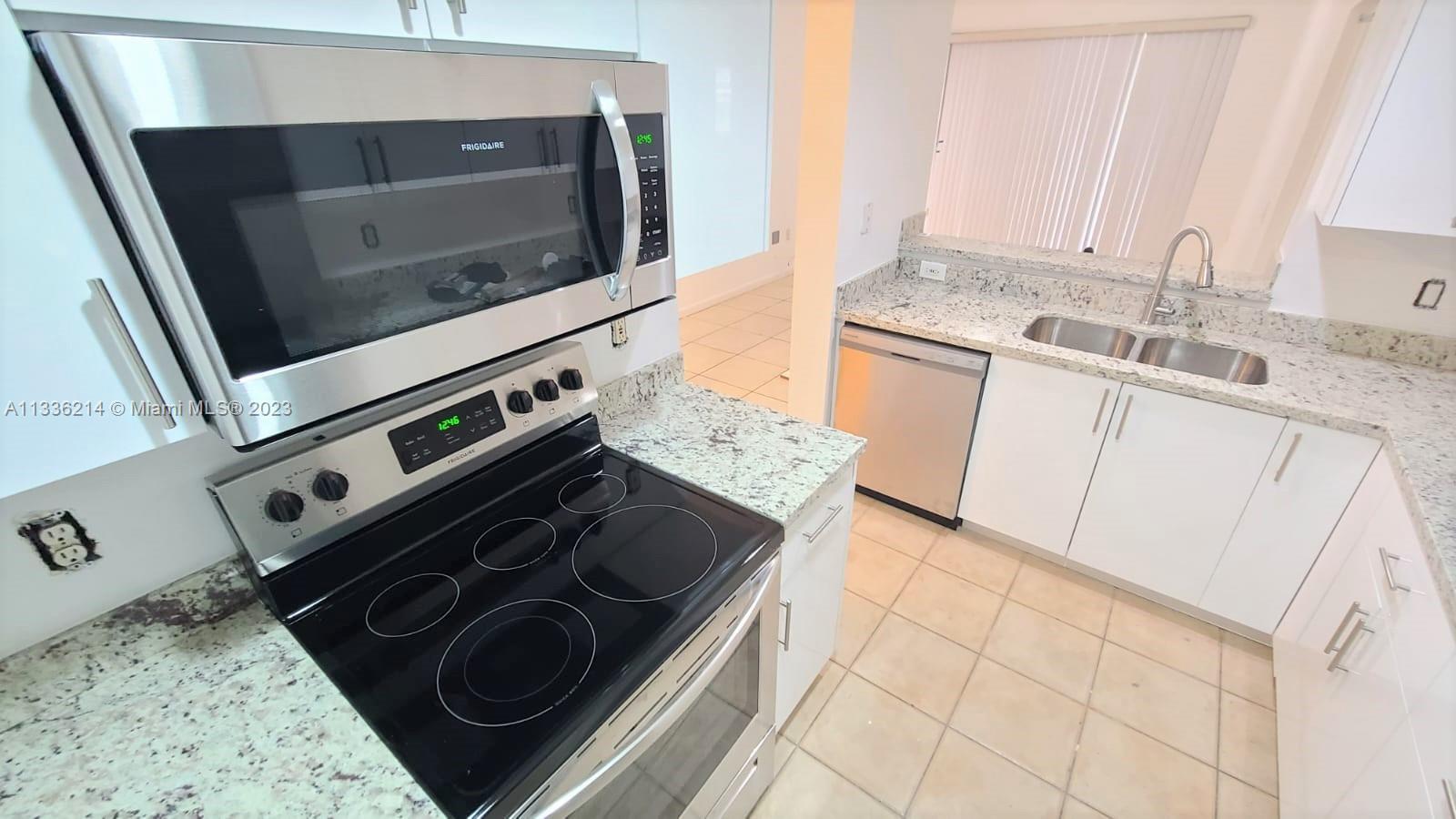 THE COURTS AT DORAL ISLES - Residential Lease