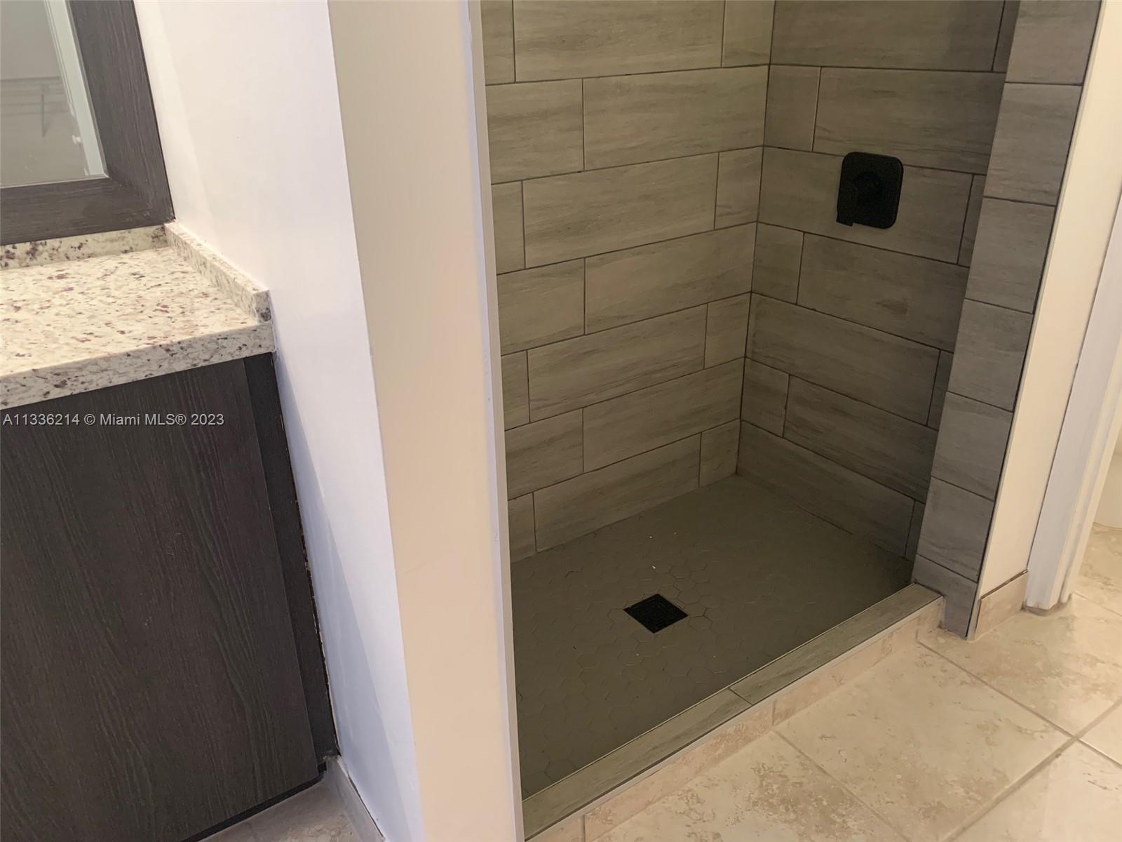 THE COURTS AT DORAL ISLES - Residential Lease