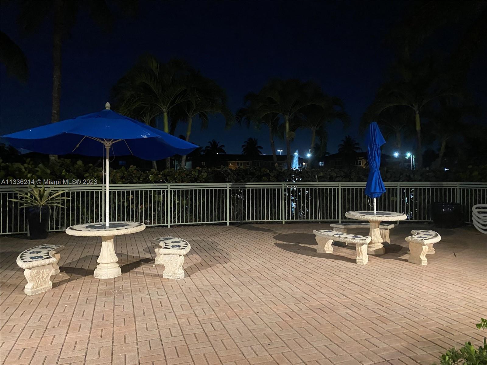 THE COURTS AT DORAL ISLES - Residential Lease