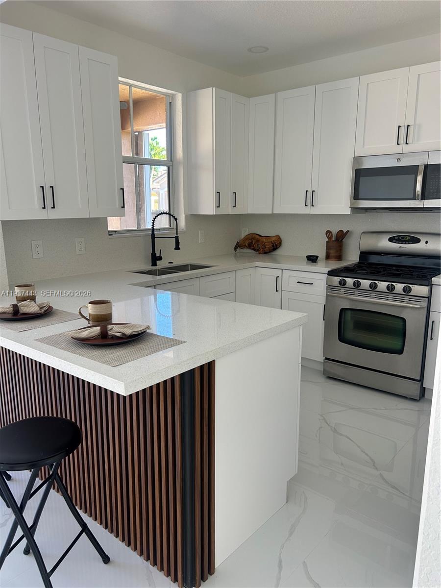 SPANISH LAKES 1ST ADDN - Residential