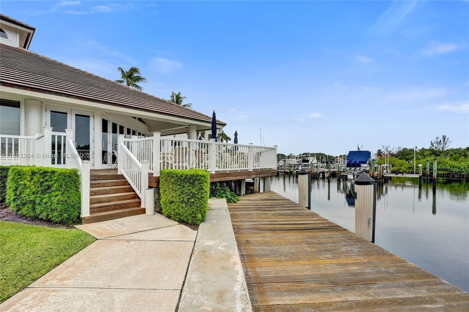 OAK HARBOUR CONDOS - Residential Lease