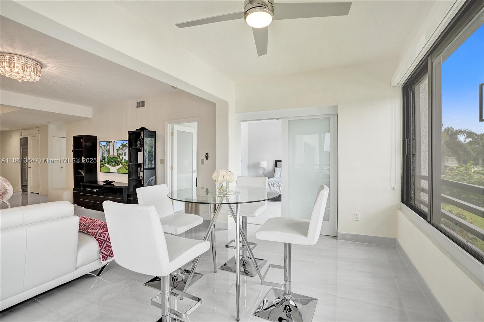 OAK HARBOUR CONDOS - Residential Lease