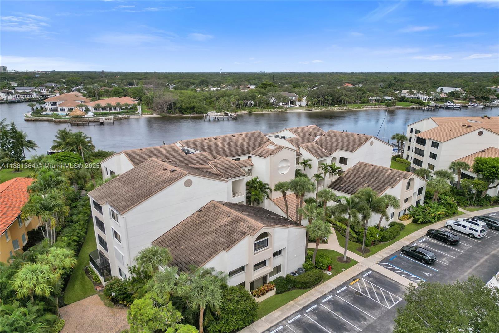 OAK HARBOUR CONDOS - Residential Lease