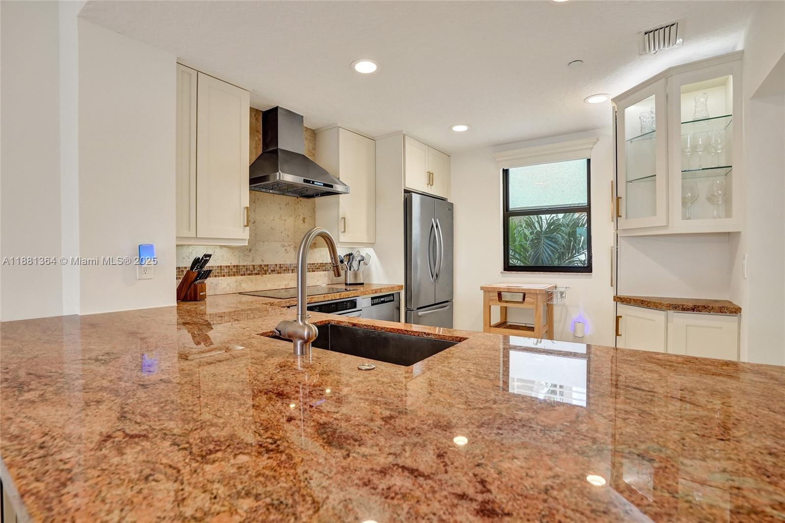 OAK HARBOUR CONDOS - Residential Lease