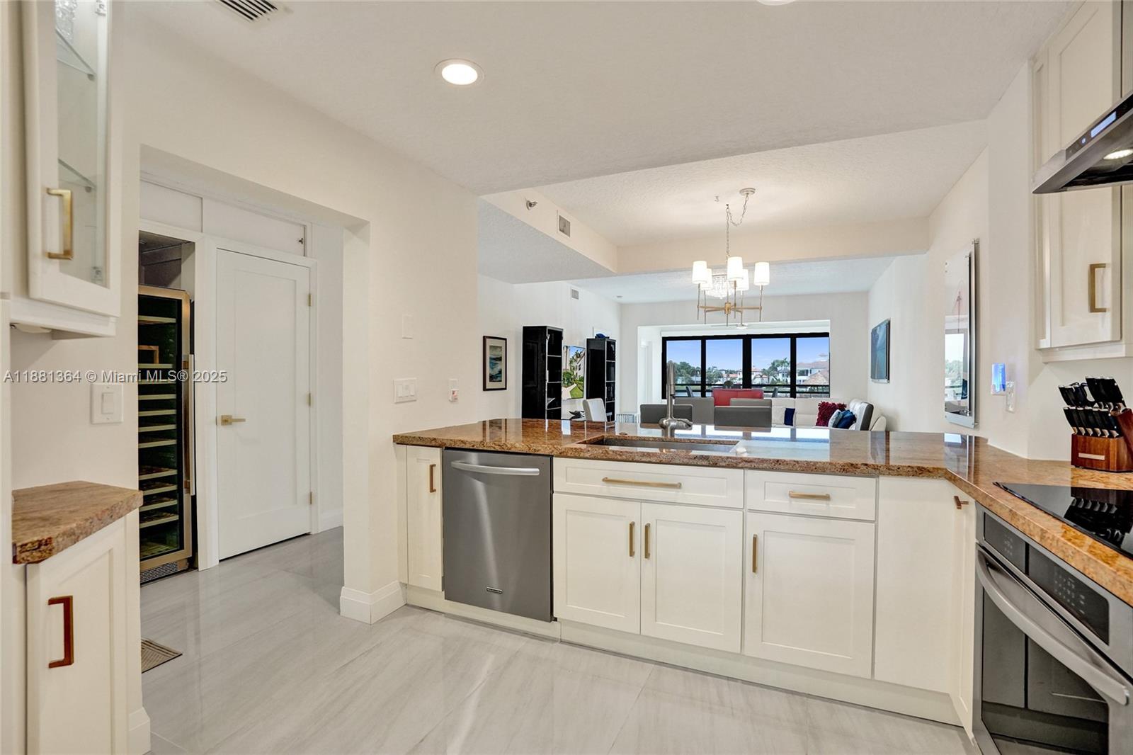 OAK HARBOUR CONDOS - Residential Lease