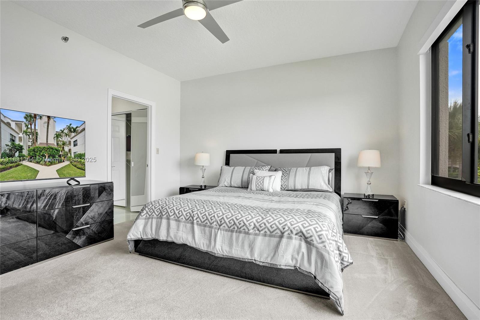 OAK HARBOUR CONDOS - Residential Lease