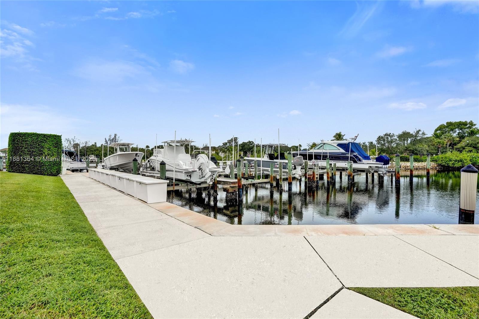 OAK HARBOUR CONDOS - Residential Lease