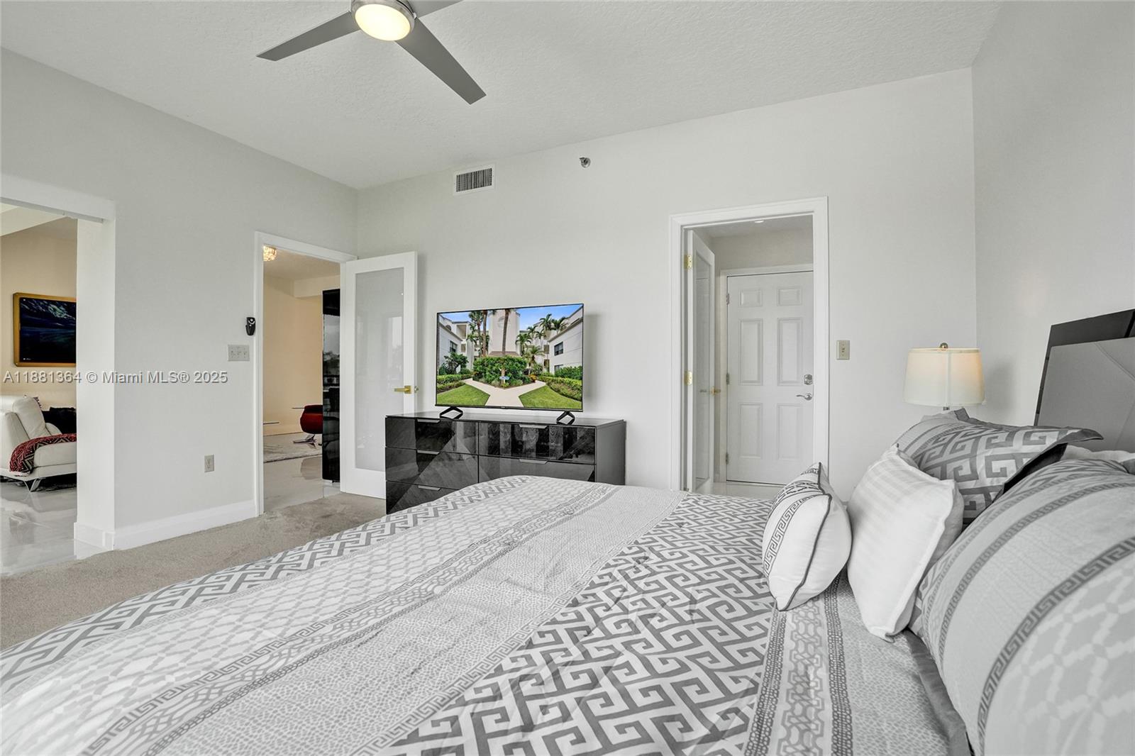 OAK HARBOUR CONDOS - Residential Lease