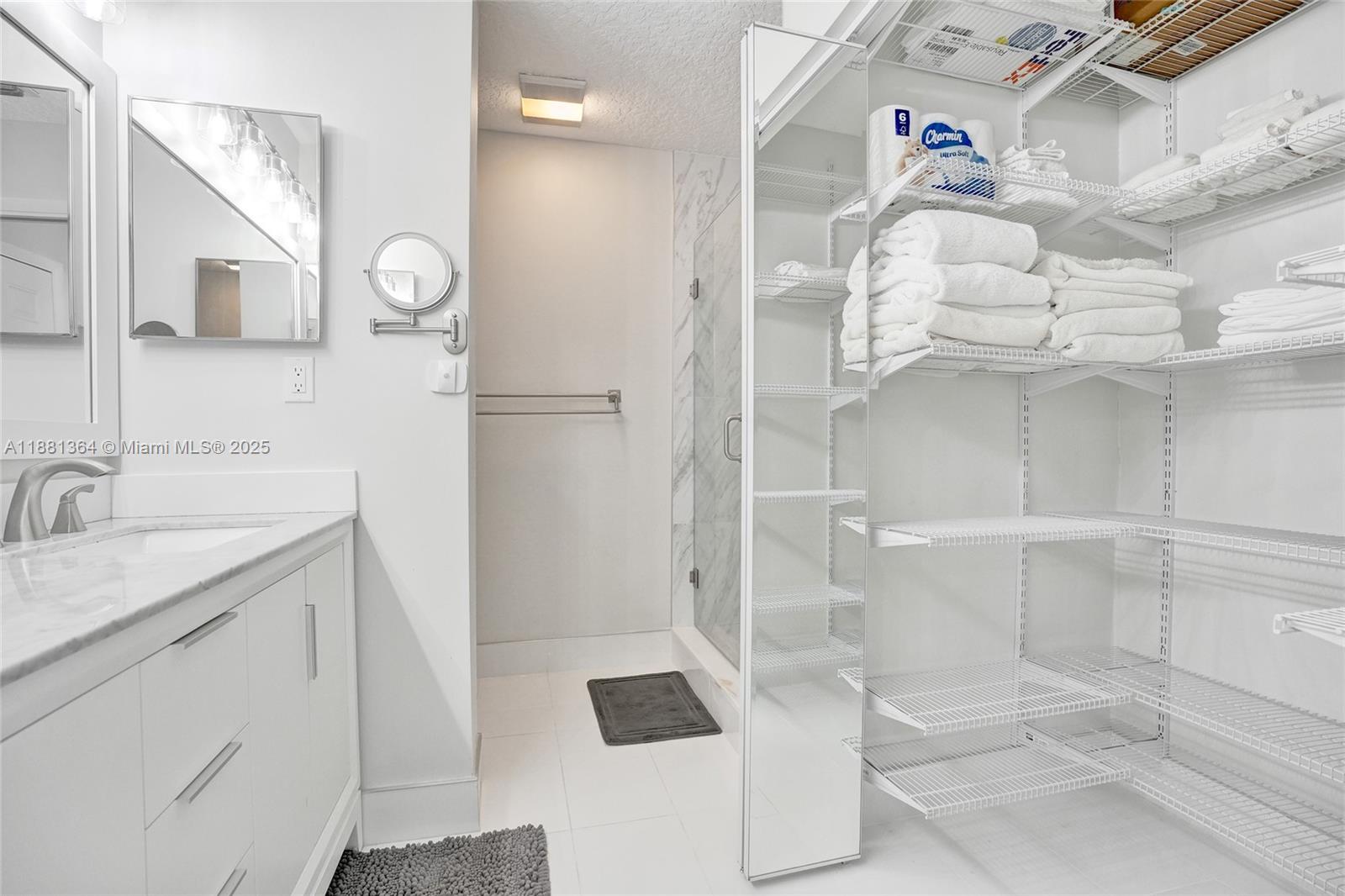 OAK HARBOUR CONDOS - Residential Lease