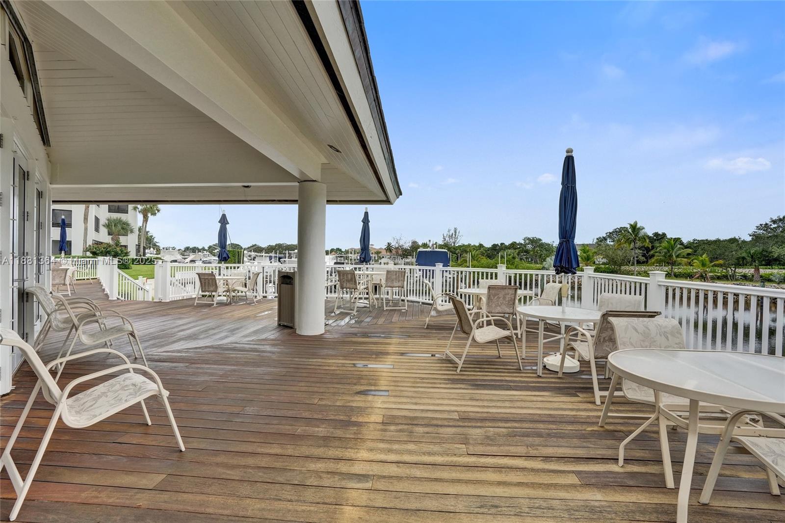 OAK HARBOUR CONDOS - Residential Lease