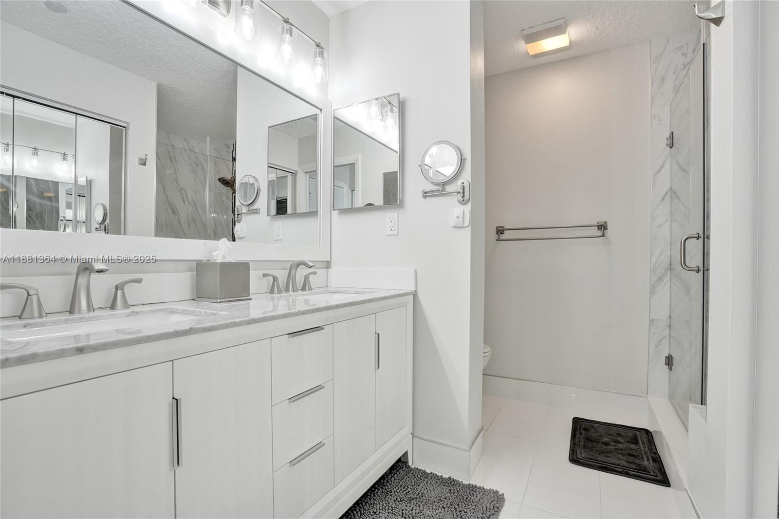 OAK HARBOUR CONDOS - Residential Lease