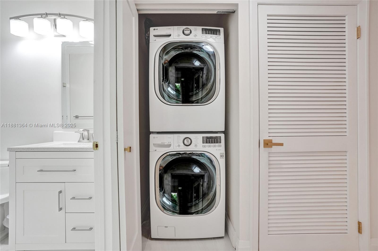 OAK HARBOUR CONDOS - Residential Lease