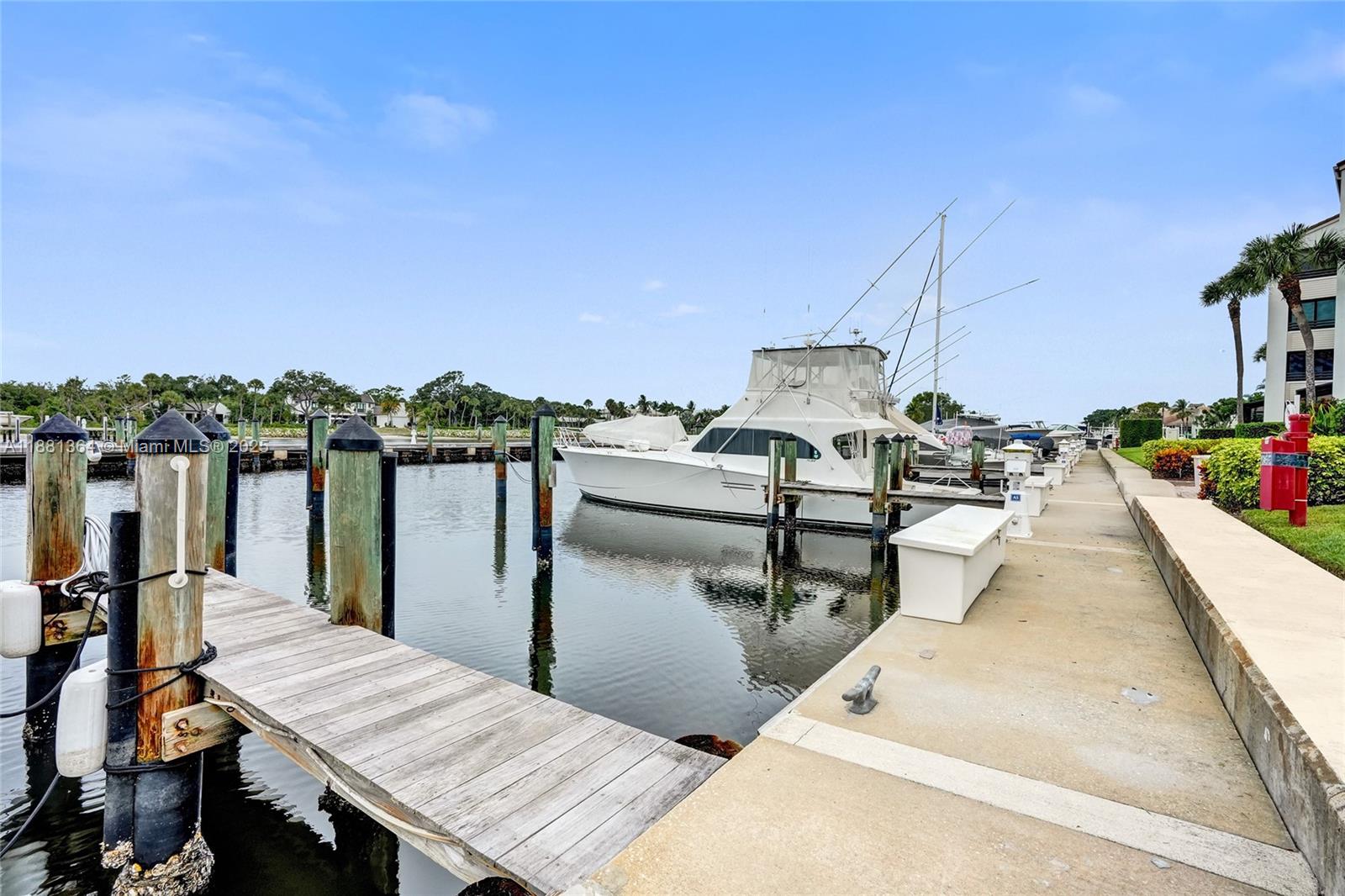 OAK HARBOUR CONDOS - Residential Lease