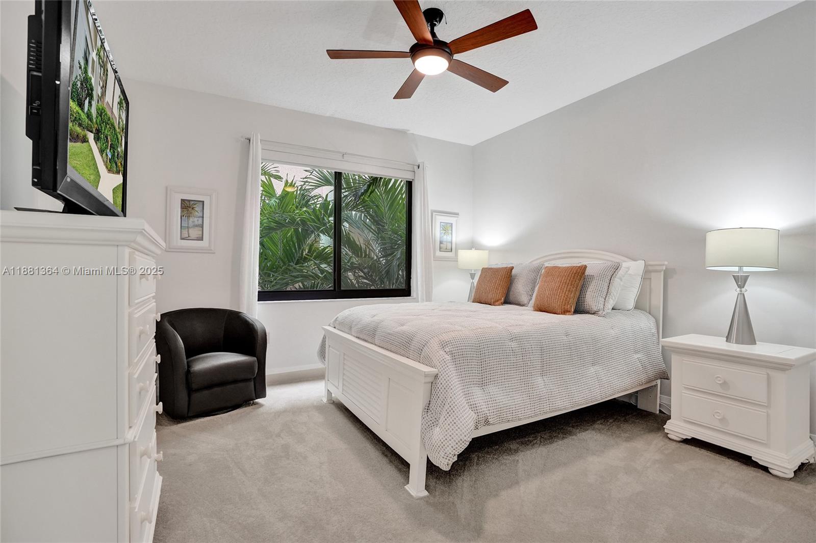 OAK HARBOUR CONDOS - Residential Lease