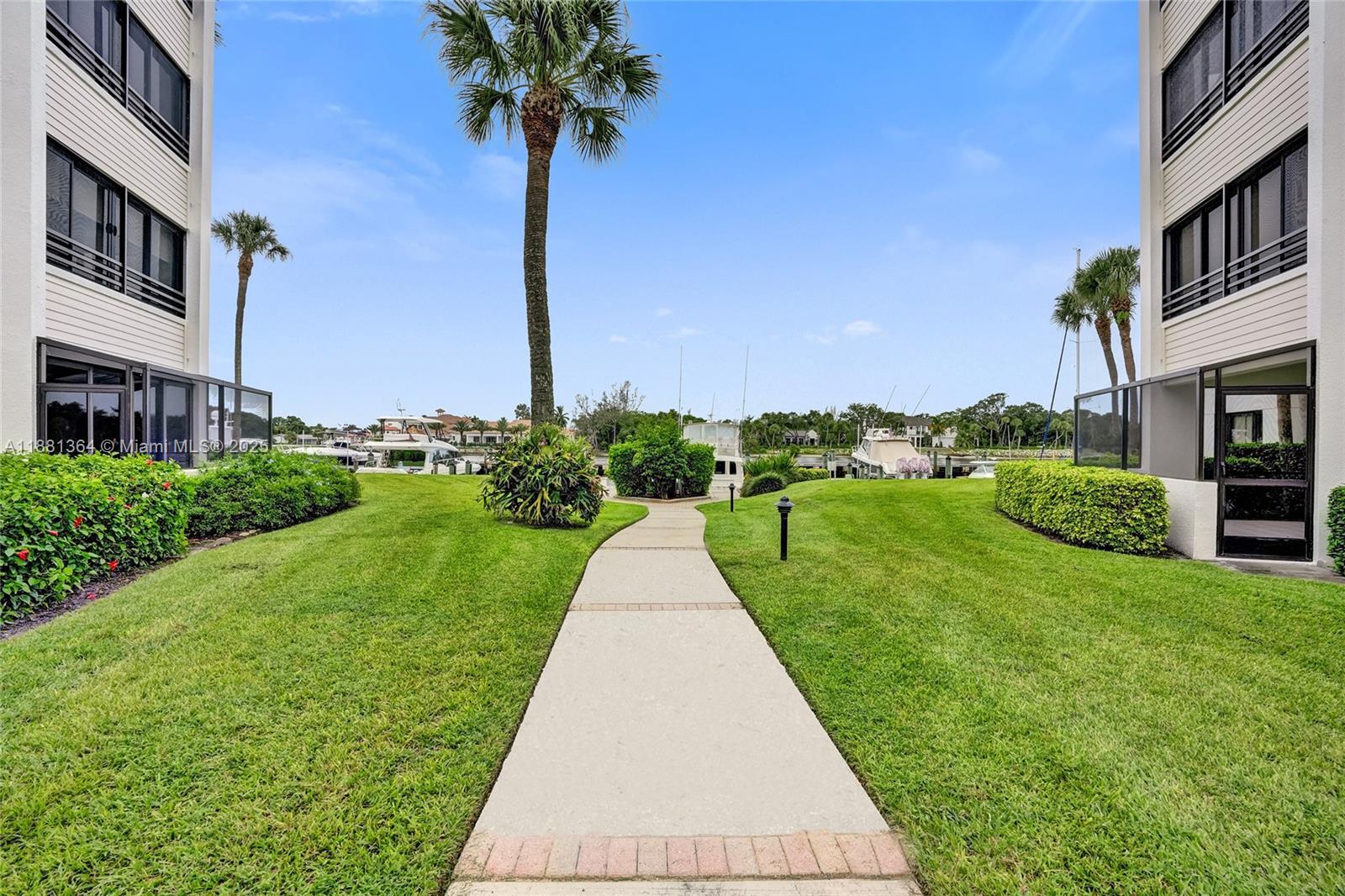 OAK HARBOUR CONDOS - Residential Lease