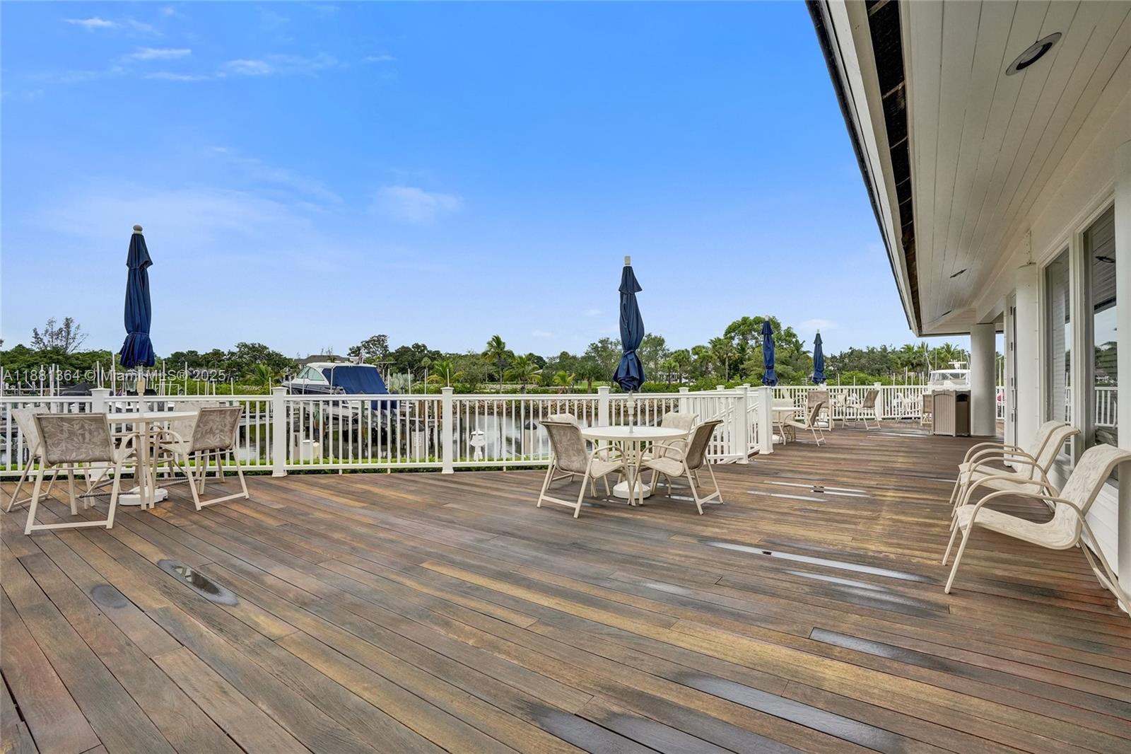 OAK HARBOUR CONDOS - Residential Lease