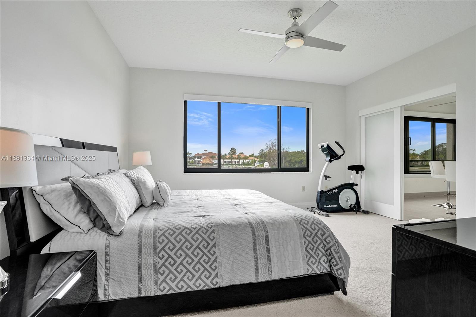 OAK HARBOUR CONDOS - Residential Lease