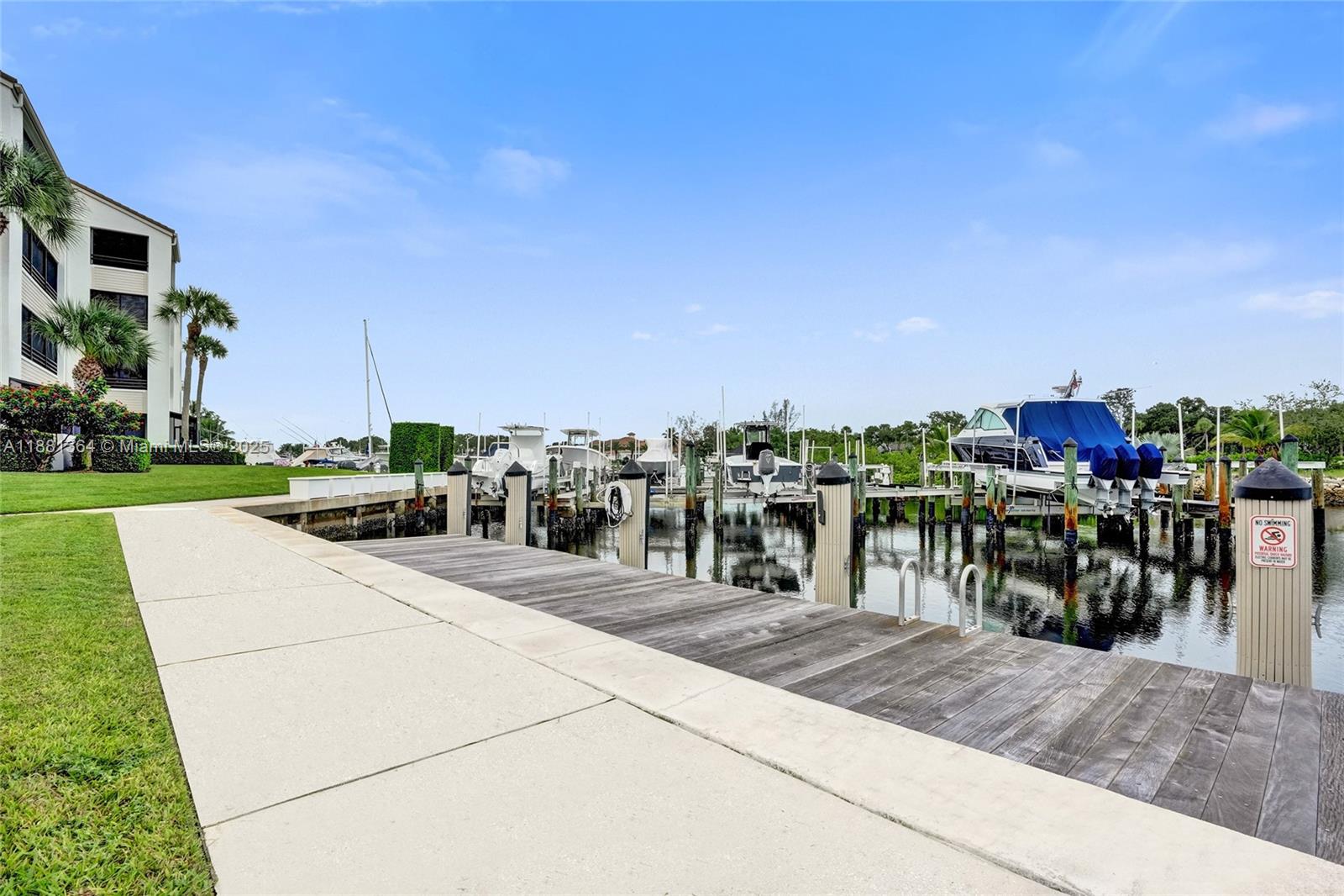 OAK HARBOUR CONDOS - Residential Lease