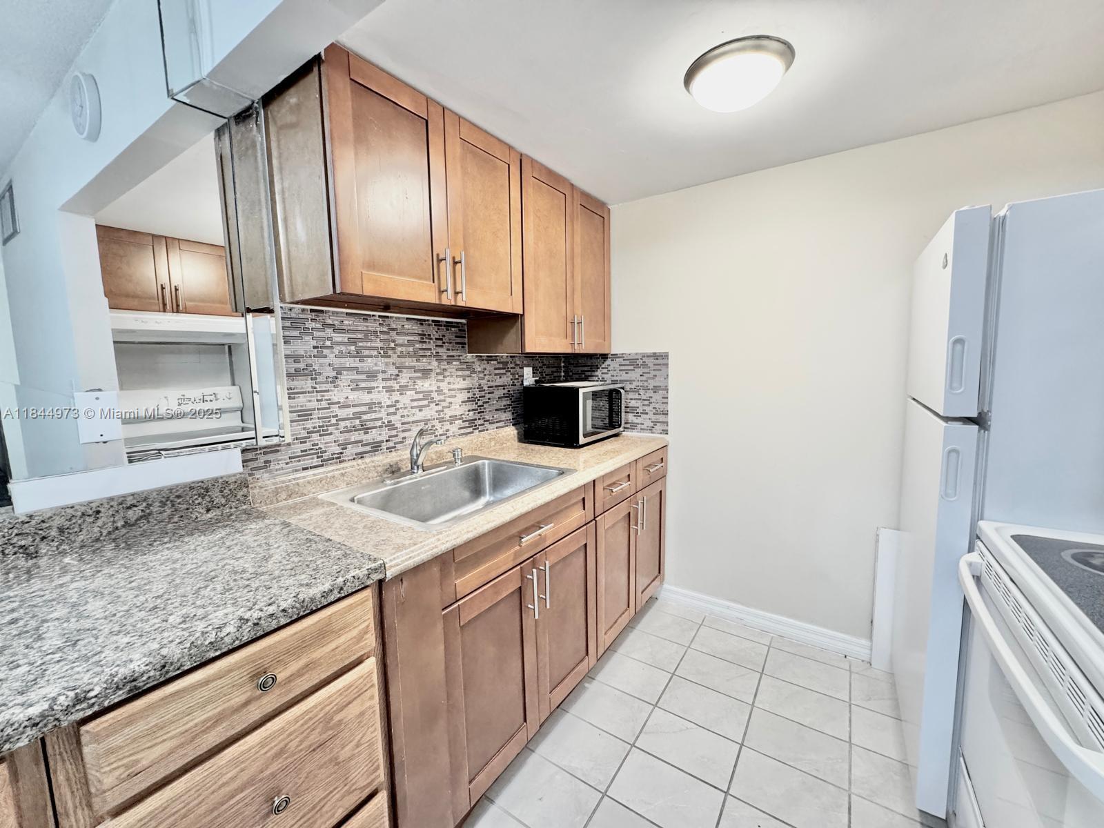 WARRENTON HOUSE CONDO - Residential