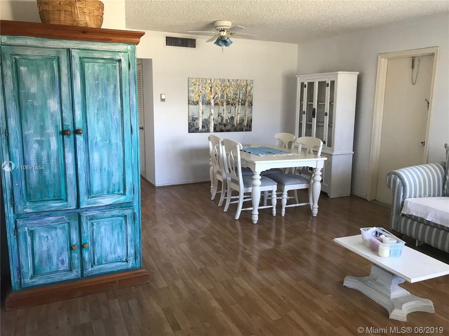 BEAUTIFUL FURNISHED 2 BEDROOM / LOW MAINTENANCE/ OK TO LEASE RIGHT AWAY / GREAT LOCATION