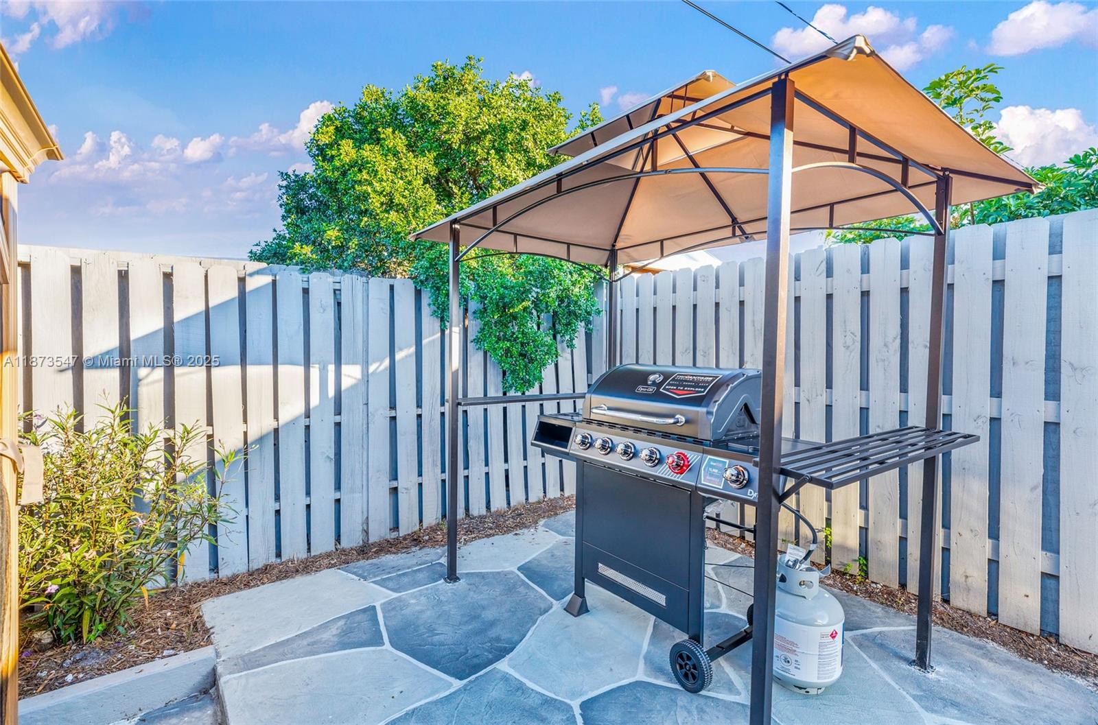 CORAL HIGHLANDS - Residential