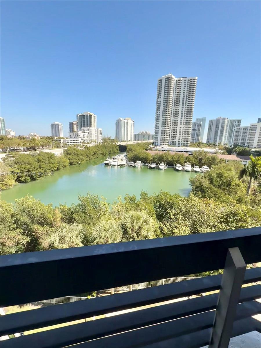 MYSTIC POINTE TOWER 600 C - Residential