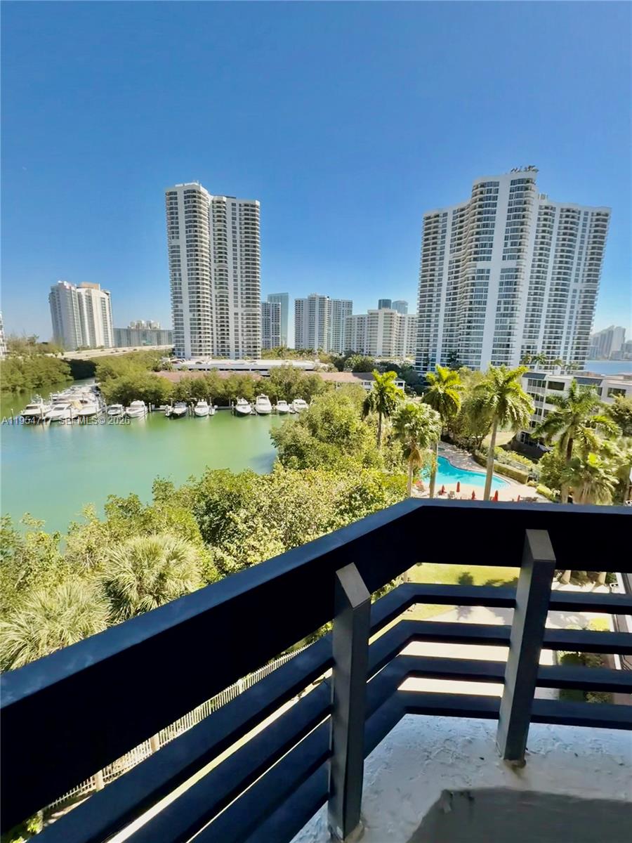 MYSTIC POINTE TOWER 600 C - Residential