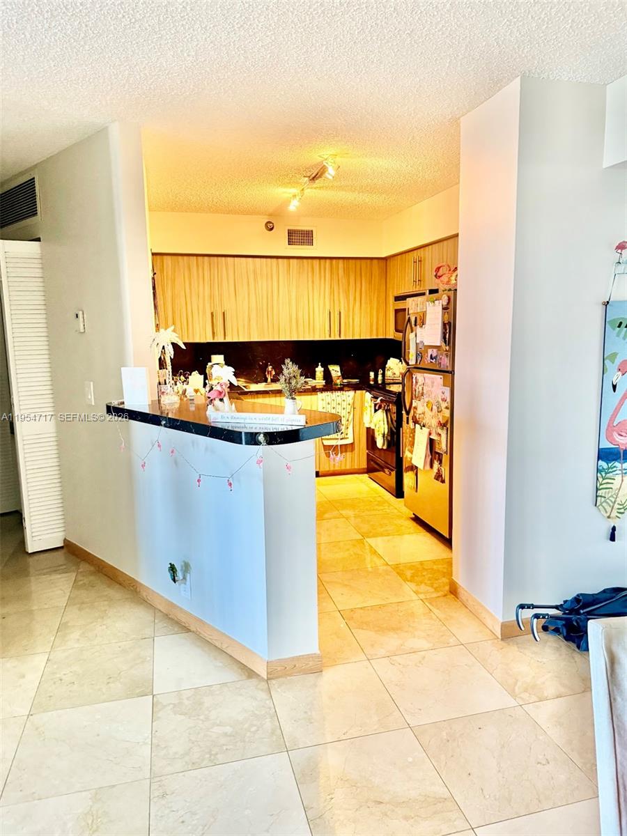 MYSTIC POINTE TOWER 600 C - Residential