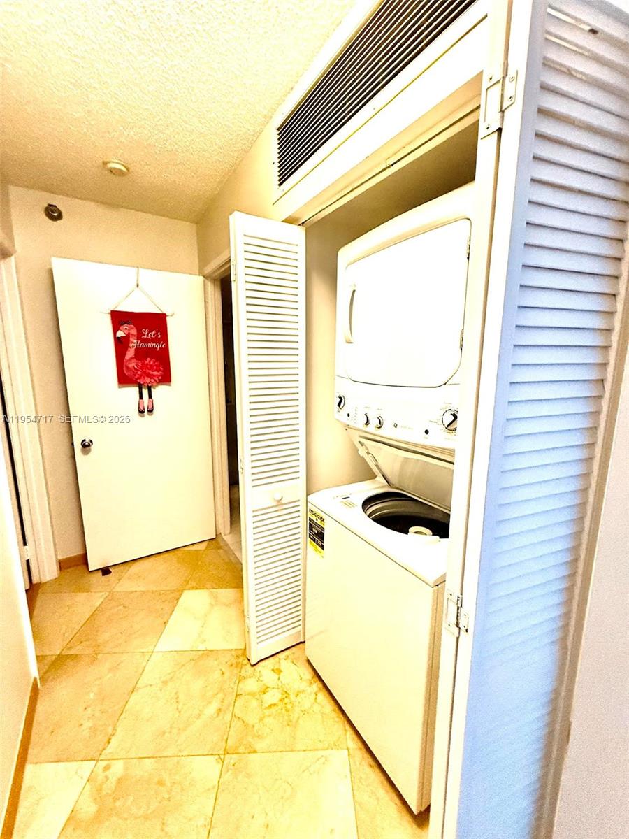 MYSTIC POINTE TOWER 600 C - Residential