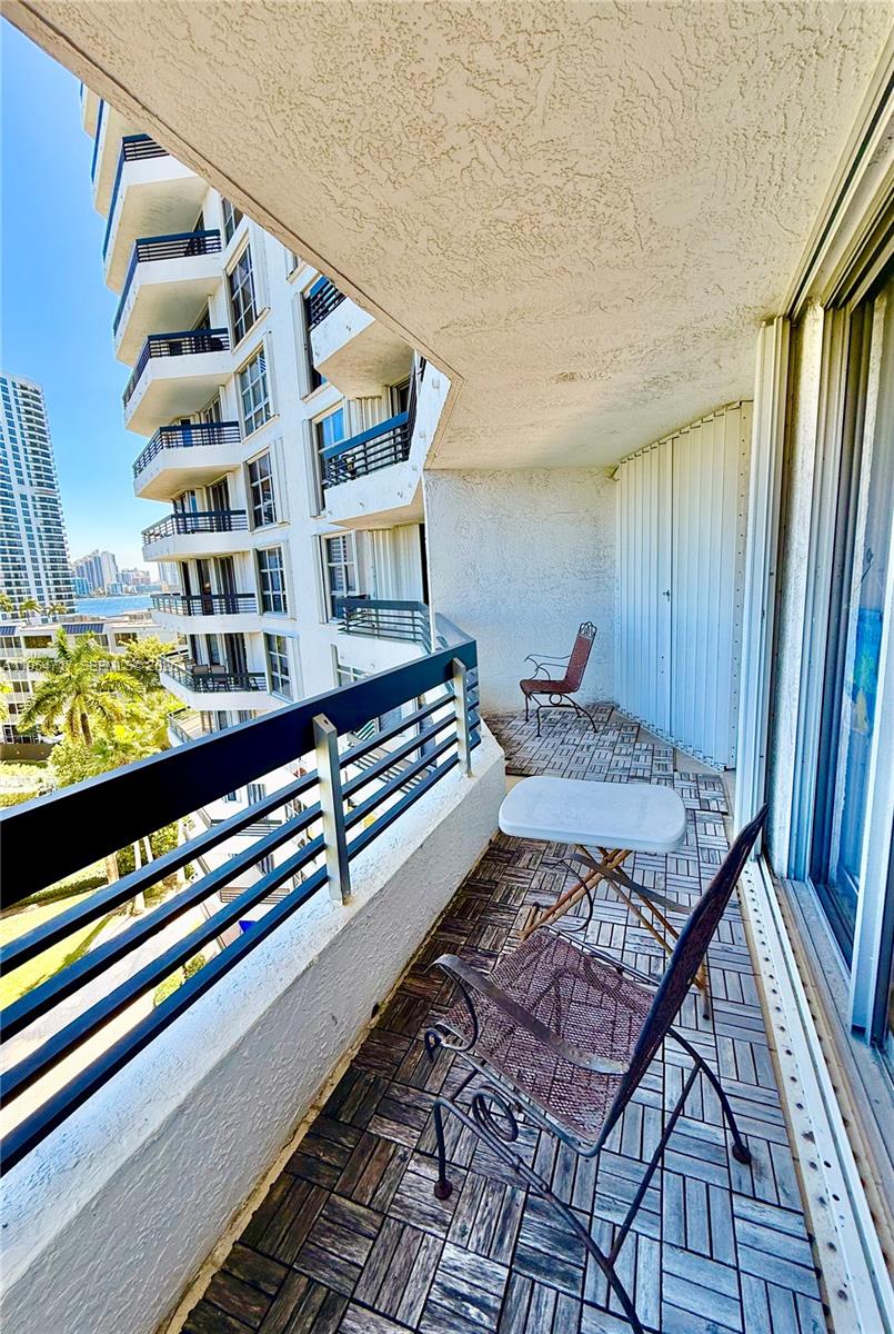 MYSTIC POINTE TOWER 600 C - Residential