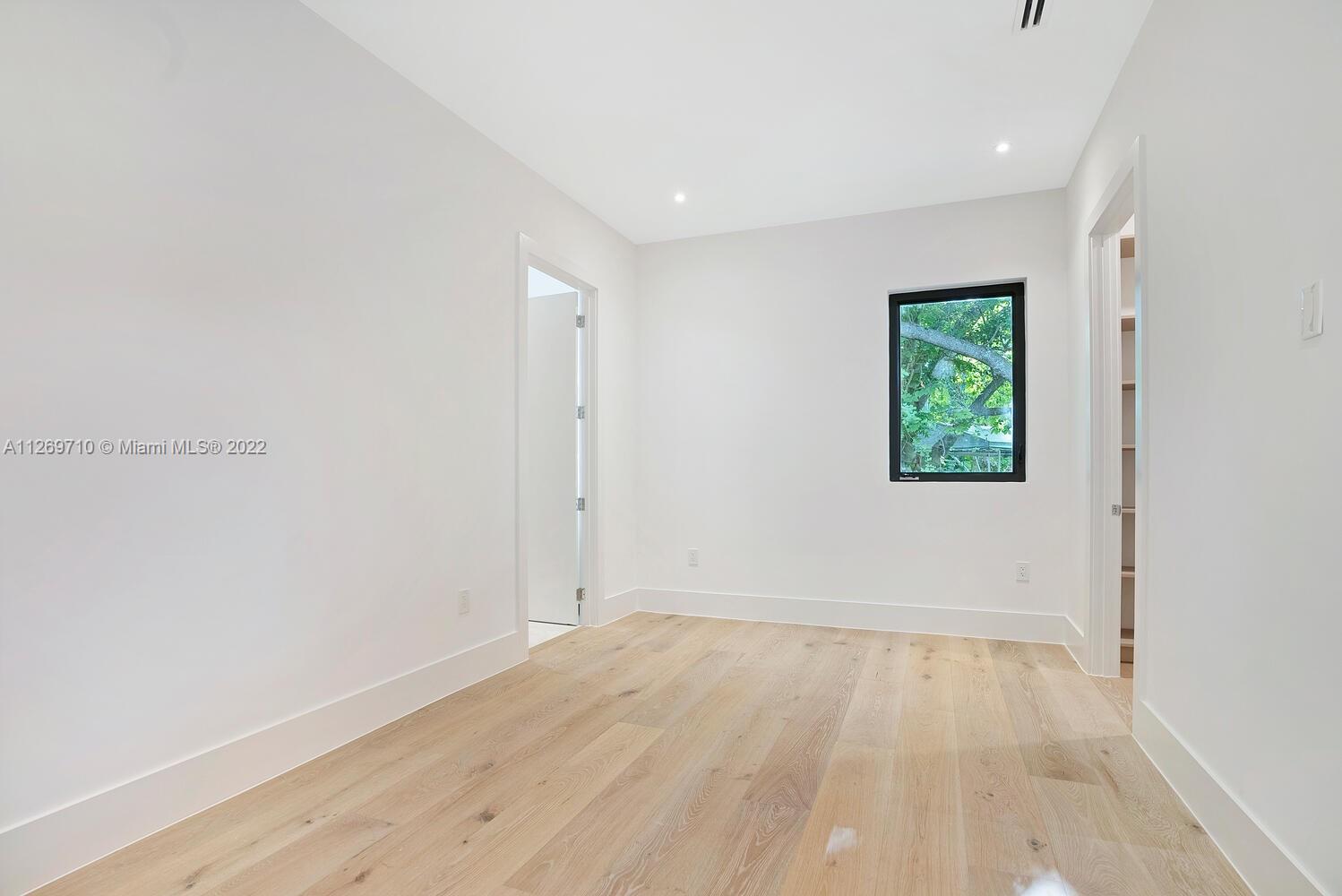 BEVERLY HILLS - Residential