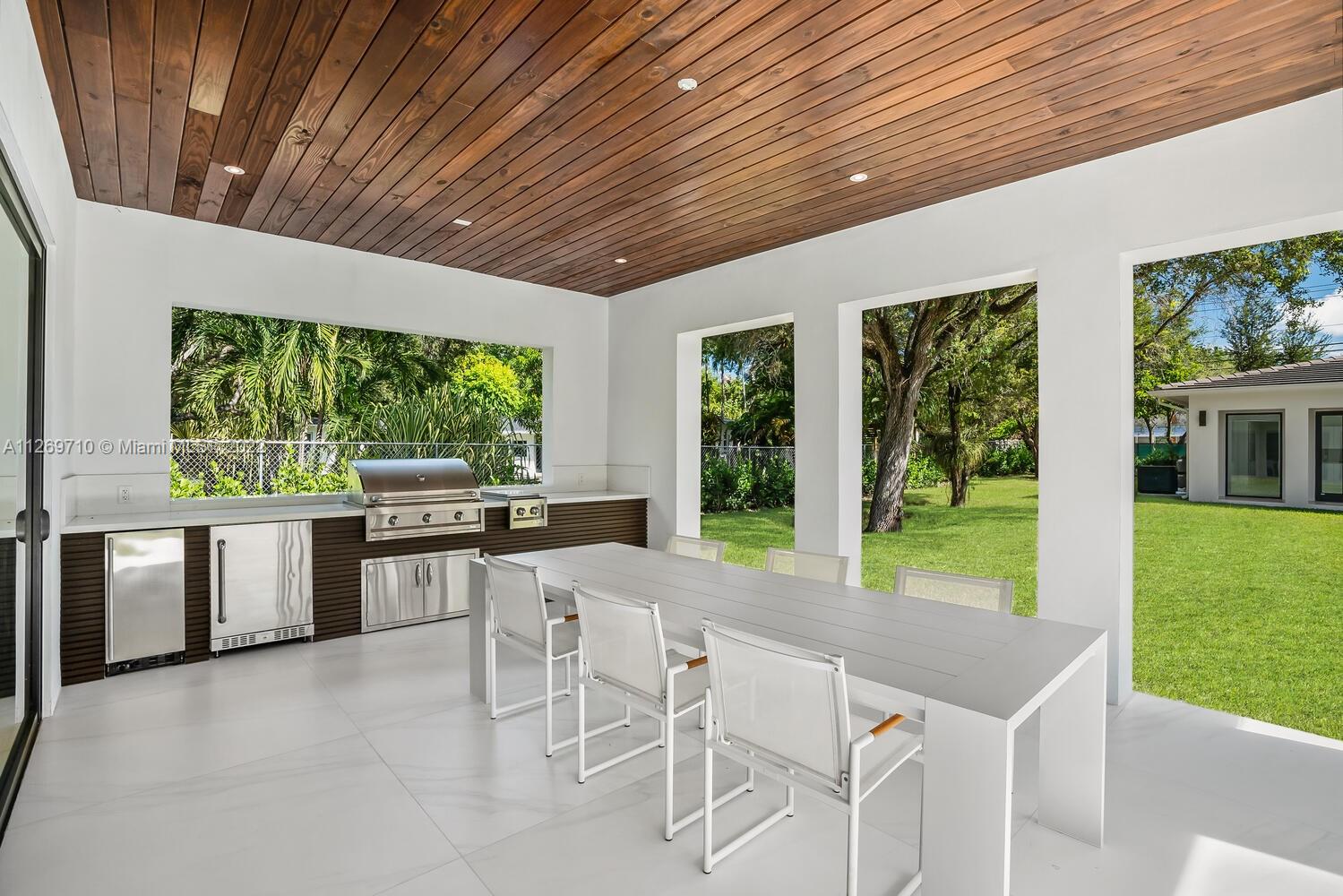 BEVERLY HILLS - Residential