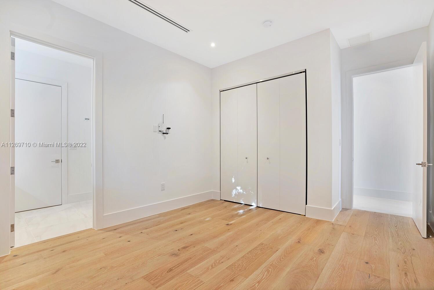 BEVERLY HILLS - Residential