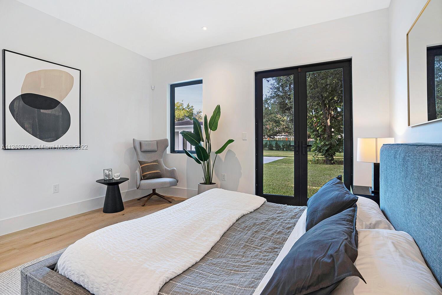 BEVERLY HILLS - Residential