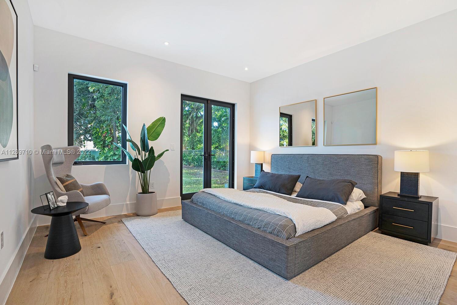 BEVERLY HILLS - Residential